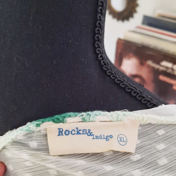 Sheer white top with floral embroidery - Picture 6 of 6